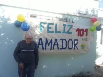 Amador celebró la vida y sus 101 años vacunado, con asadito y afectos