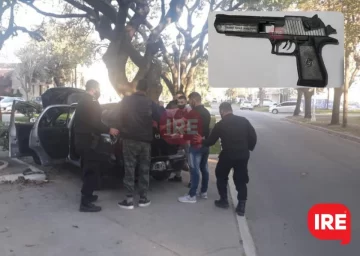 Detuvieron a cinco vendedores ambulantes que portaban un arma de juguete