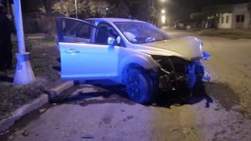 Un joven de Maciel se estrelló en auto contra un árbol