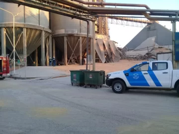 Urgente: Se derrumbó un silo en Bunge y dos operarios quedaron atrapados