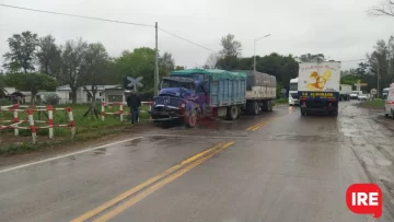 Chocaron dos camiones sobre la vía en La Ribera y uno se dio a la fuga