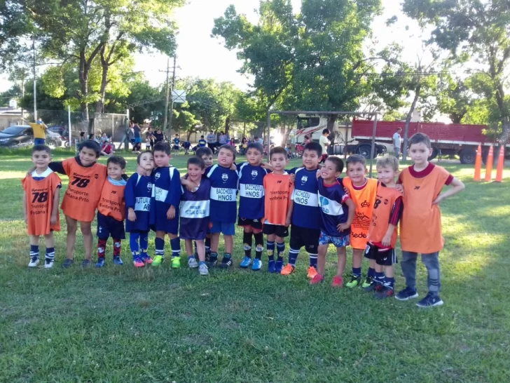 Mi club en mi barrio: Alba acerca el fútbol a las canchitas del pueblo