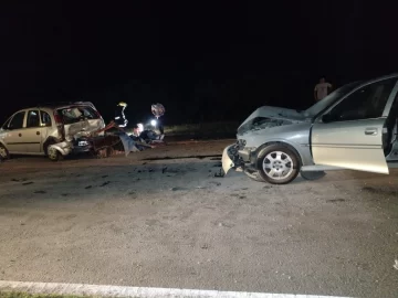 Fuerte accidente en autopista entre dos camiones y dos autos: 7 heridos