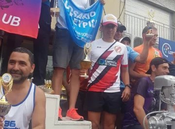 César Sosa representó a Oliveros en la maratón más antigua de Rosario