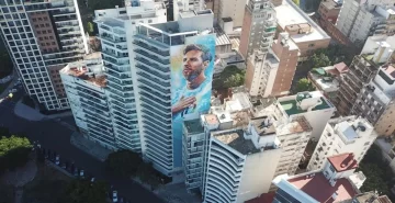 Lo hicieron de nuevo: El mural más alto de Messi en Rosario tiene el arte de la región