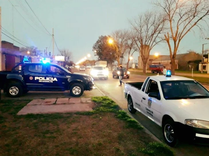 Chocó al patrullero en moto y agredió a dos efectivos: Fue demorado