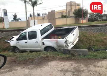 Timbúes: Una camioneta despistó y terminó en una cuneta a la vera de Ruta 11