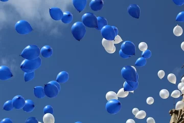 Caminata y suelta de globos en Carrizales por el 40º aniversario de Malvinas