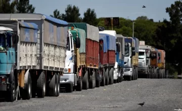 Camioneros paran en todo el país por la falta de gasoil y el aumento de costos