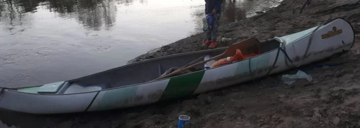 Robaron una piragua en La Ribera: Ofrecen recompensa para recuperarla