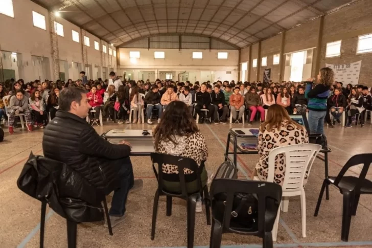 Se realizó un taller de prevención de consumos problemáticos en la secundaria de Maciel