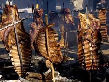 Fuego y tradición en Gaboto: Se viene el primer concurso de asadores a la estaca