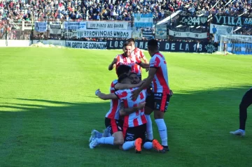 Pato Cucchi convirtió de cabeza en la victoria de Instituto ante Chaco For Ever