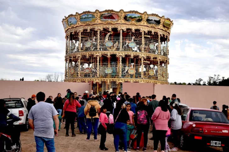 Puerto celebró a las infancias con la inauguración de un carrusel de tres pisos