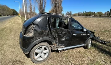 Despistó entre la Ribera y Oliveros y chocó contra un árbol al costado de la ruta