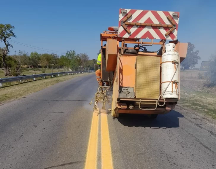 Vialidad realiza demarcación sobre la Ruta 11 entre Sauce Viejo y Barrancas