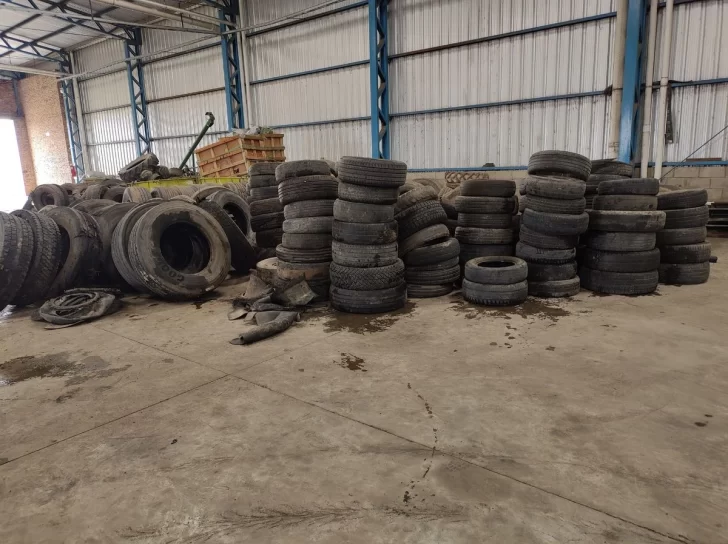 Iriondo Recicla: Entregaron un nuevo camión de neumáticos para reciclar