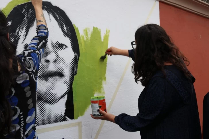 Siempre presente: Paula quedó pintada en un mural en San Lorenzo contra la violencia de género