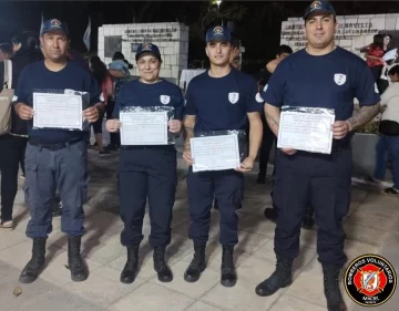 Sigue creciendo: Bomberos de Maciel sumaron dos nuevos bomberos y dos suboficiales