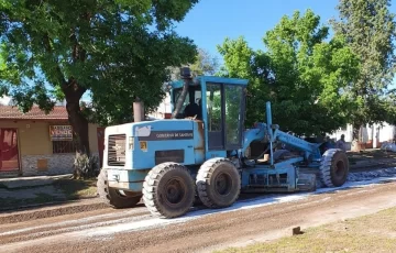 Maciel realizó mantenimiento en distintas calles del pueblo