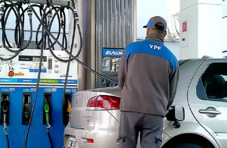 Postergan para la segunda quincena de enero el aumento de combustibles