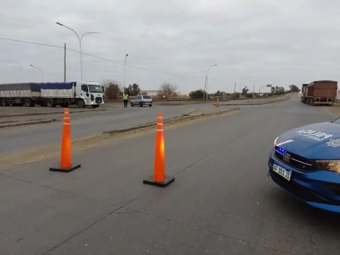 Se le reventó una rueda de la moto en autopista y sufrió multiples fracturas