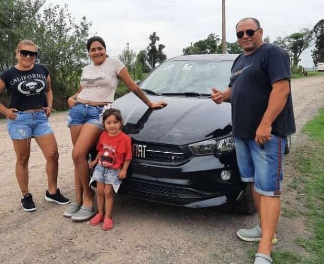 Gregorio colaboró con el centro de jubilados y se ganó el 0km: “Estamos re felices”