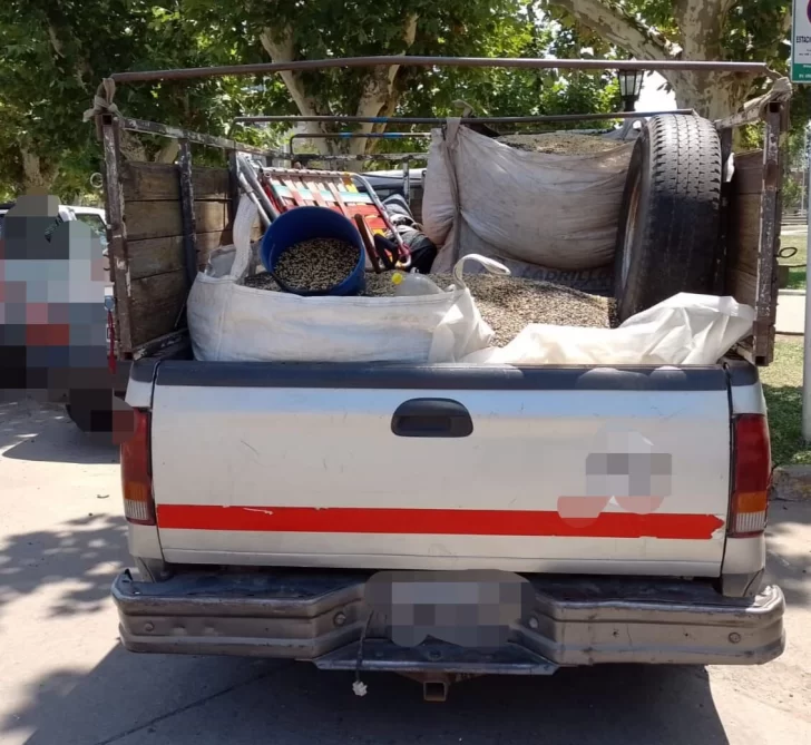 Un hombre fue demorado en San Lorenzo con cuatro bolsas de cereal en su camioneta