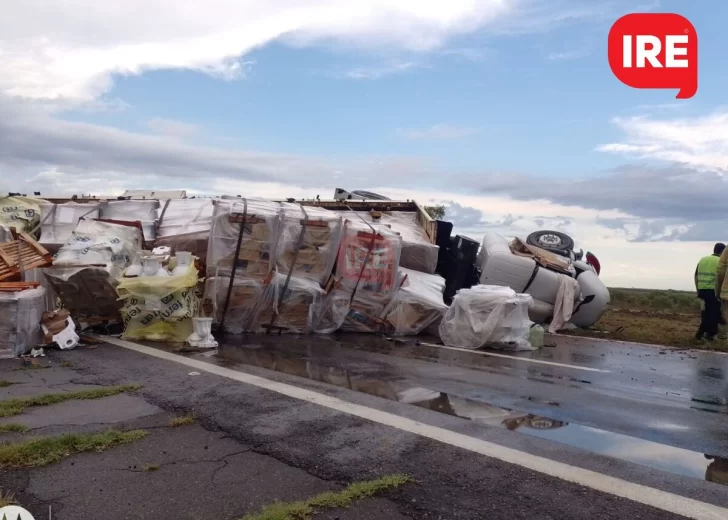 Accidente múltiple en autopista a la altura de monje: Un camionero atrapado