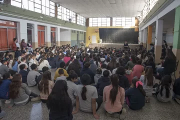 Mas de mil jóvenes escucharon a Mascherano en su charla sobre adicciones