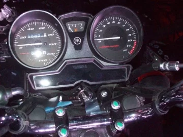Robaron una moto en la puerta del Club Alba