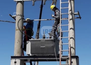 En medio de la intensa ola de calor explotó un transformador en zona oeste y hubo largas horas sin servicio